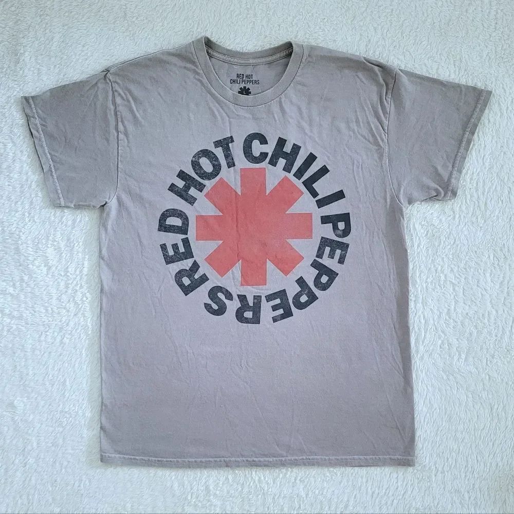 Red♥️ Hot🔥 Chili Peppers🌶 Graphic Tee👕 - NWT